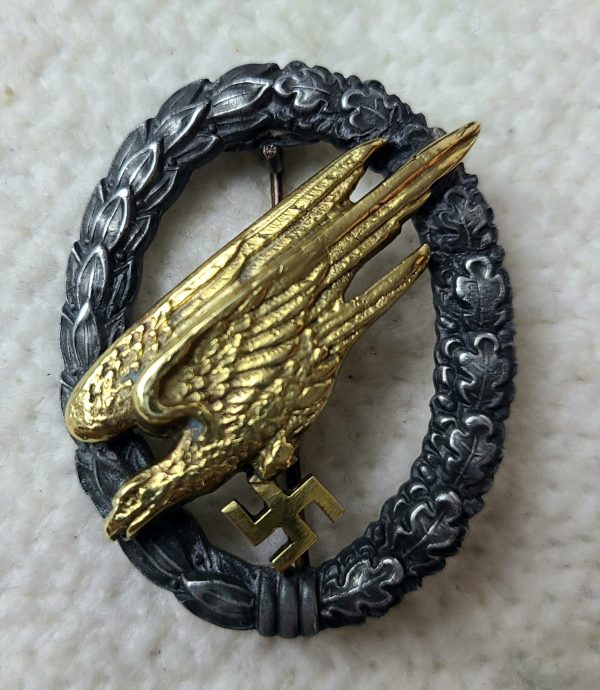 (Fallschirmschützenabzeichen). A Fallschirmjäger Badge, Type "F" - Hybrid Juncker Paratrooper Badge With A J2 Buntmetal Eagle And J3 Wreath