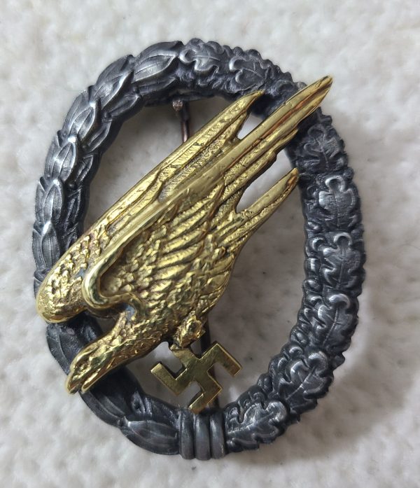 (Fallschirmschützenabzeichen). A Fallschirmjäger Badge, Type "F" - Hybrid Juncker Paratrooper Badge With A J2 Buntmetal Eagle And J3 Wreath