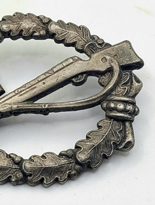Infantry Assault Badge in Silver by  Eugen Schmidhäussler, Pforzheim - Image 4