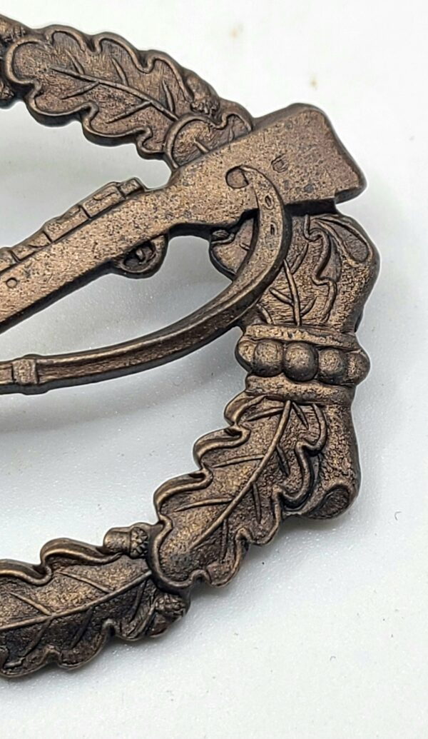 Infantry assault badge in Bronze – Berg & Nolte, Lüdenscheid - Image 3