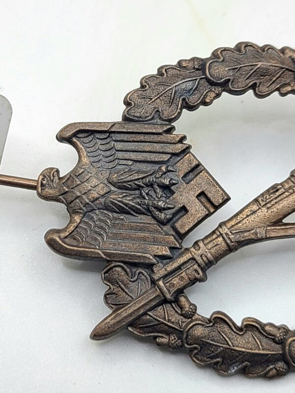 Infantry assault badge in Bronze – Berg & Nolte, Lüdenscheid - Image 2